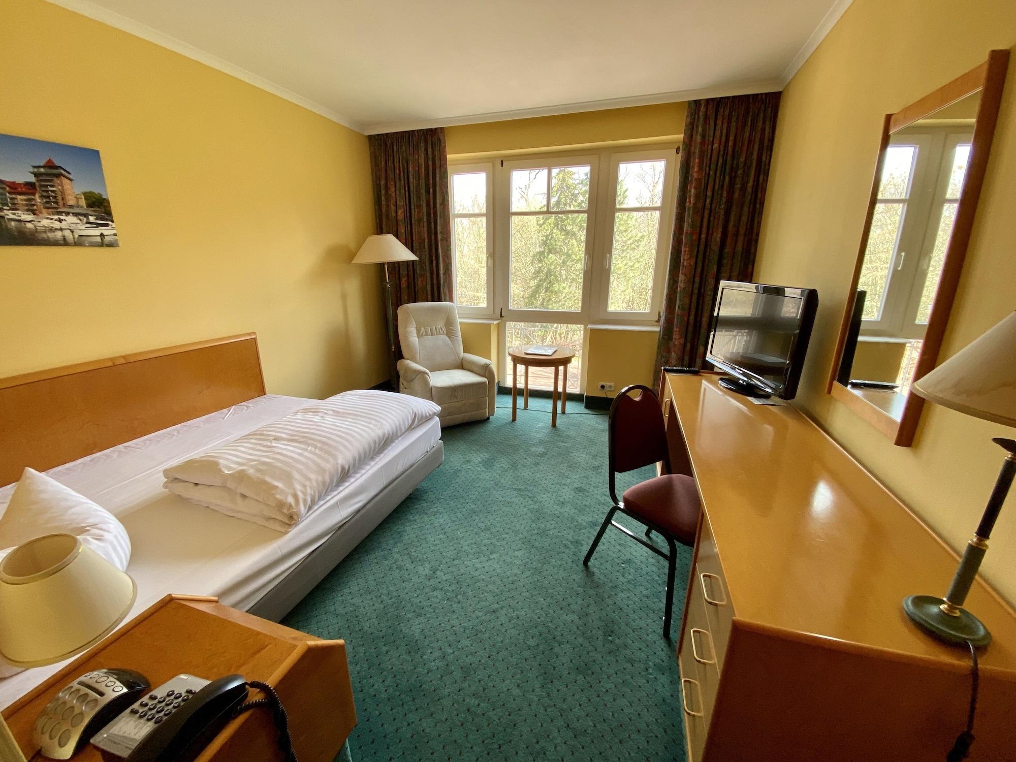 Park Hotel Fasanerie Neustrelitz Extérieur photo