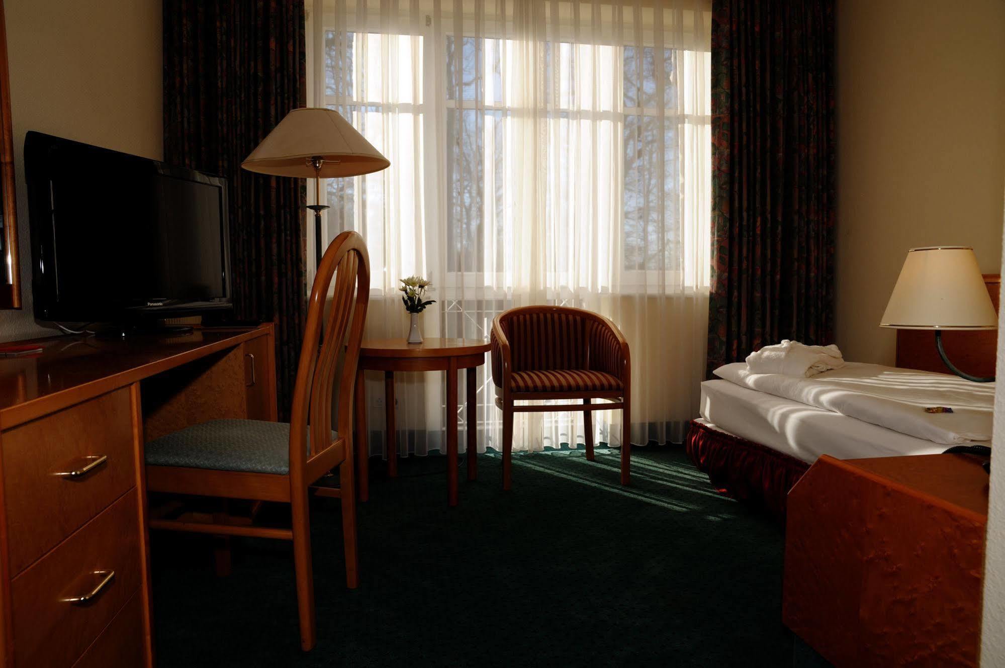Park Hotel Fasanerie Neustrelitz Extérieur photo